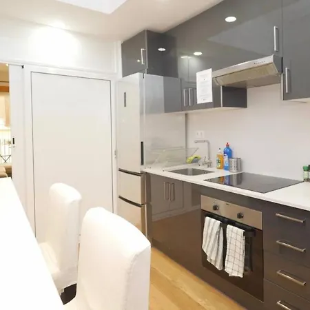 Old Town 4-bedroom Apartment